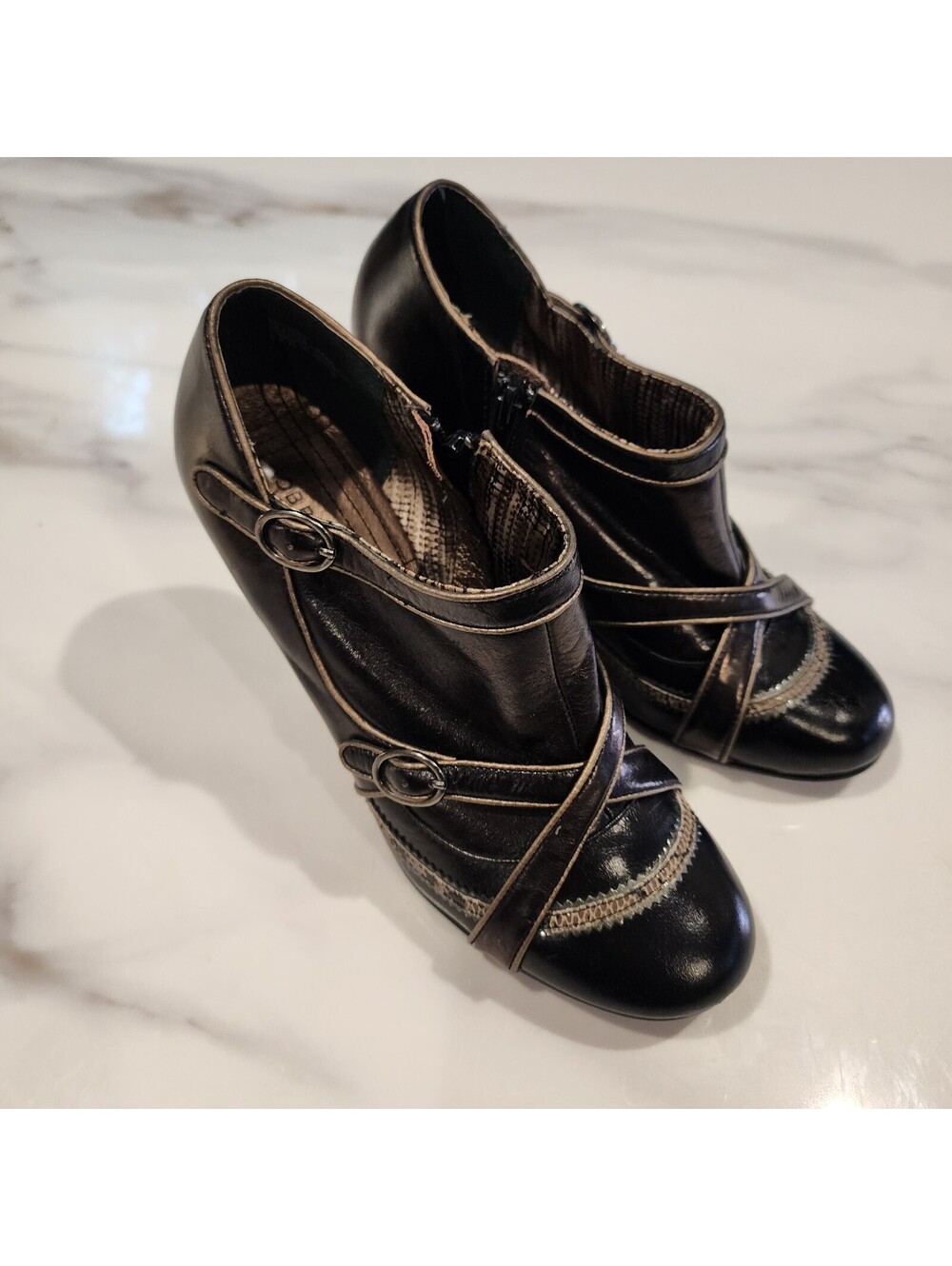 Bobbi Blu Women’s 8.5 Black Unique Buckle Strap High Heel Pumps flawless